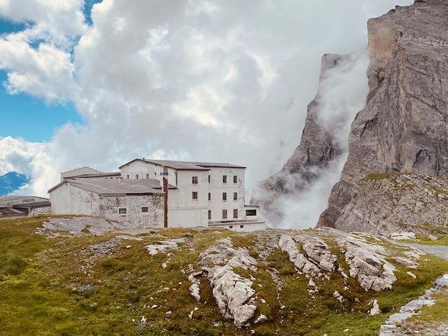 Wandelen langs de Gemmi Pas in Leukerbad